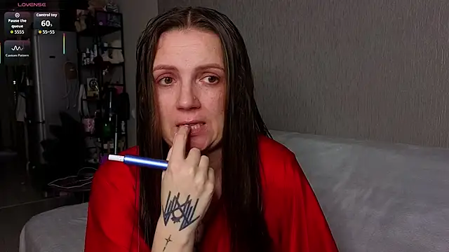 Amy  Leee  online show from April 4, 1:43 pm