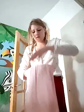 SandyCassie online show from April 28, 4:16 am