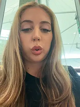 Amiraxevans online show from July 17, 8:30 am