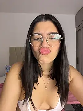 Julietalcl online show from April 4, 9:08 am