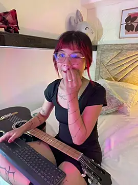 Emma duff online show from April 4, 8:07 pm