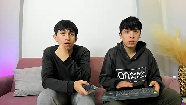 hoot booys  online show from April 1, 8:39 pm