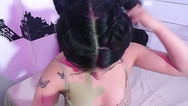 petite coral online show from June 5, 6:52 am
