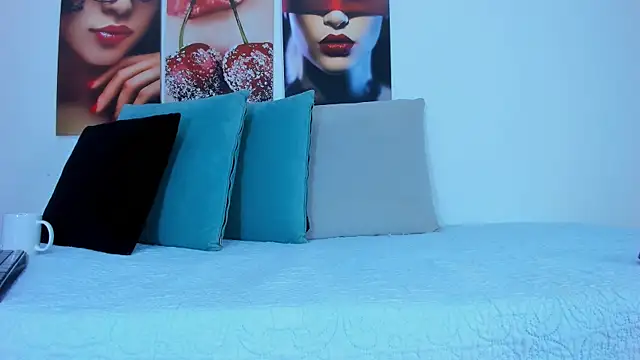 iamdoll online show from April 8, 8:11 pm