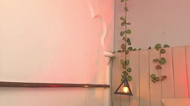 Amelia Brixton online show from March 22, 8:20 am