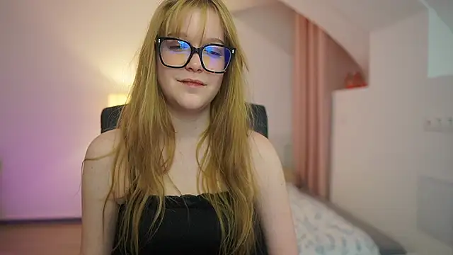 lisa mccoy  online show from March 22, 7:09 pm