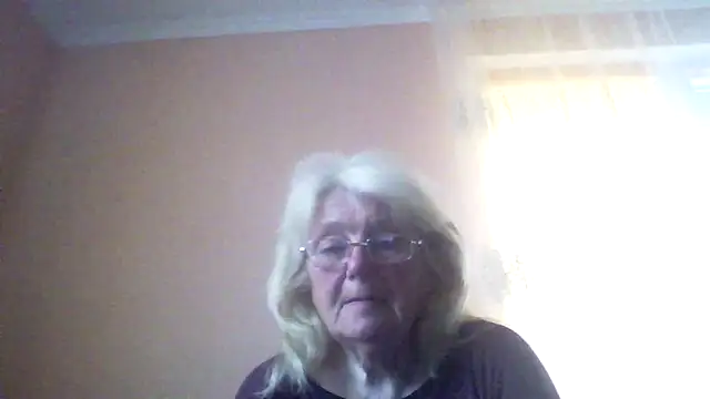 AmyLove353 online show from May 18, 4:51 am