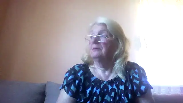 AmyLove353 online show from May 14, 5:02 am