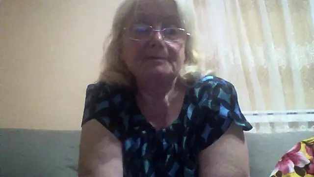 AmyLove353 online show from May 7, 9:29 pm