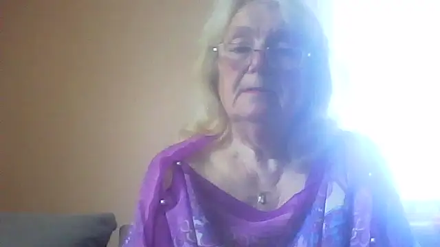 AmyLove353 online show from May 12, 4:10 am