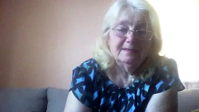 AmyLove353 online show from May 16, 3:53 am