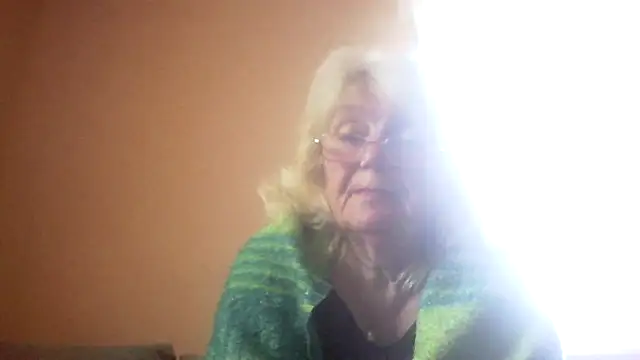 AmyLove353 online show from May 13, 4:51 am