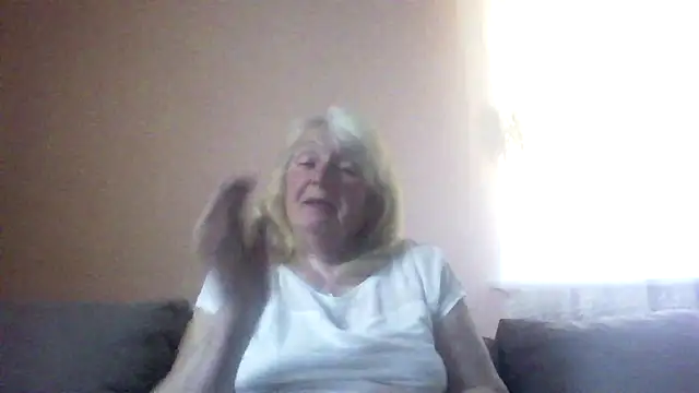 AmyLove353 online show from May 20, 3:36 am