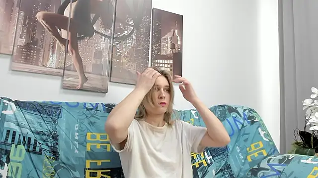 Tenderly Sophie online show from March 13, 1:29 am