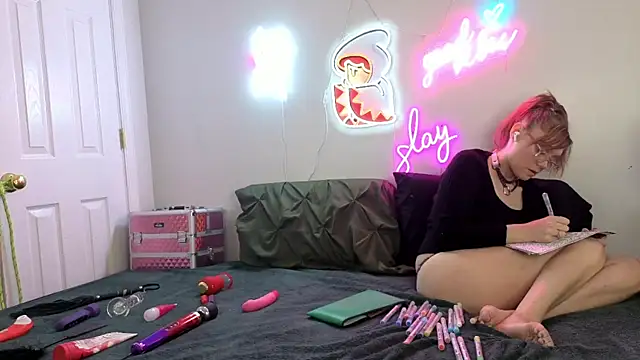 daddysprincess731 online show from April 2, 2:42 am