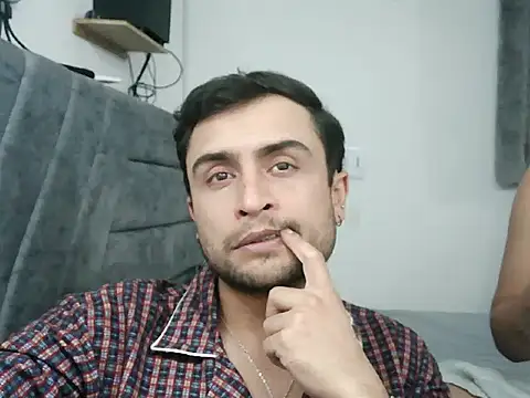 Alejos2025 online show from April 6, 2:00 am