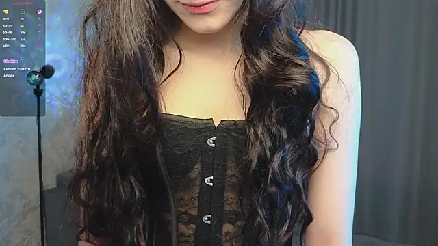 Mulan Lo online show from April 12, 2:20 pm