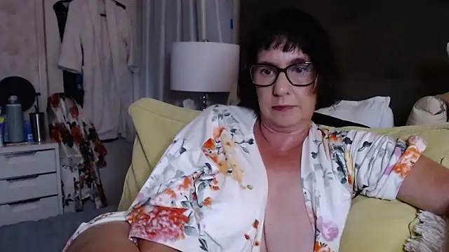 BigbustedBrenda online show from May 5, 11:08 pm