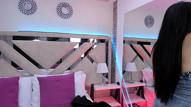 Kim Luna1 online show from April 8, 11:45 am