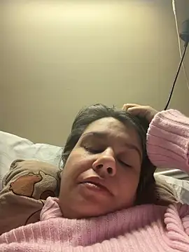 Carolineisback online show from March 4, 5:08 pm