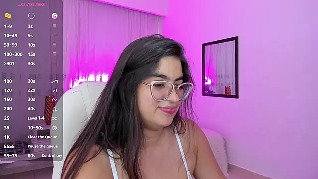 Luna Jonnes1 online show from May 31, 7:37 pm