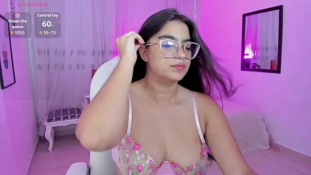 Luna Jonnes1 online show from May 27, 7:22 pm