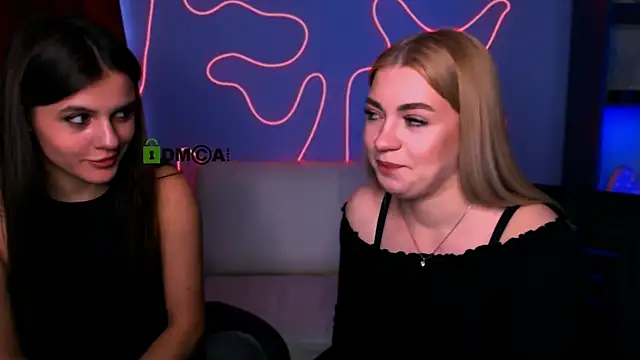 lisa dark  online show from May 11, 2:45 pm