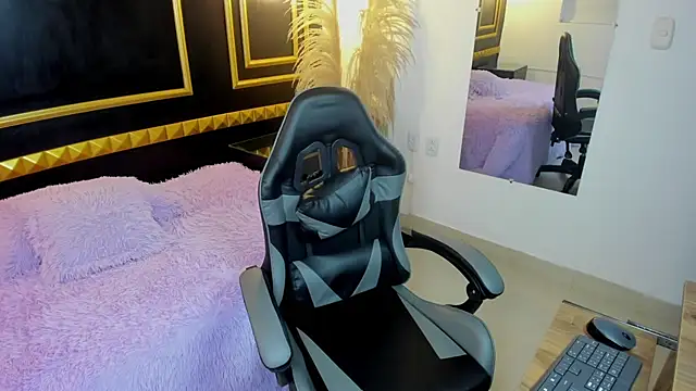 shanel smithh online show from April 5, 12:15 pm