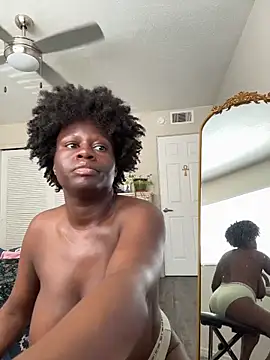 ladiosa selene online show from April 6, 8:10 pm