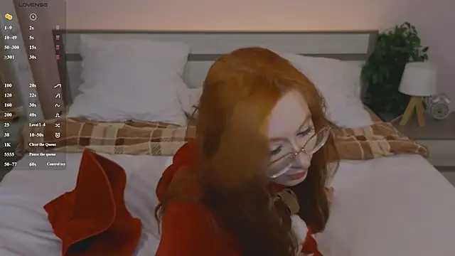 WICKEDEMBER online show from March 6, 1:55 am