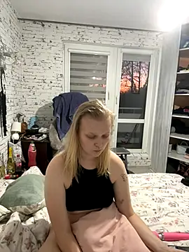 hotgoodgirll online show from December 17, 3:27 pm