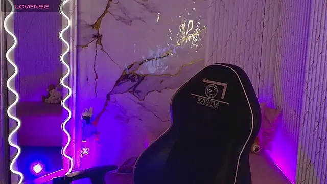 PEACHY TAY online show from March 23, 11:49 am