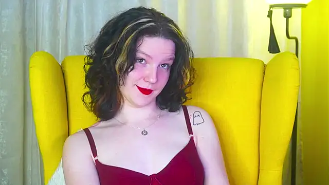 LatinaHuguenin online show from March 11, 7:05 pm