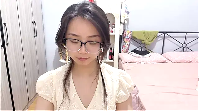 Hmm 0303 online show from April 15, 7:58 pm