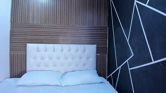 ZarinaWynne online show from March 24, 1:27 pm