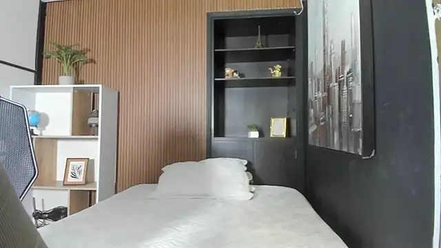 ZarinaWynne online show from March 30, 5:01 pm