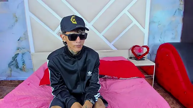 Threelicious  online show from March 22, 12:27 am