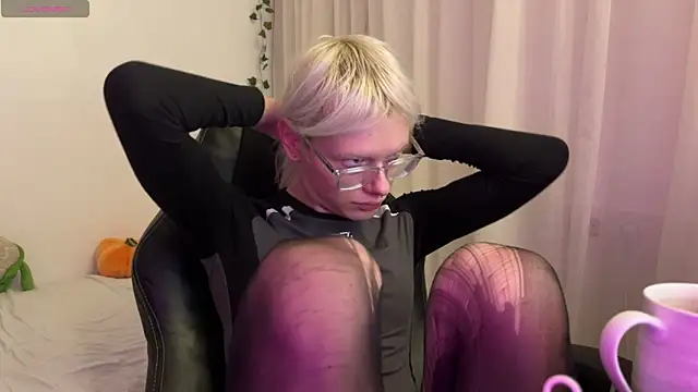 MollyChloe online show from December 14, 5:41 pm