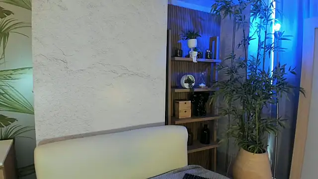 ReiAyanamy online show from April 6, 8:21 pm