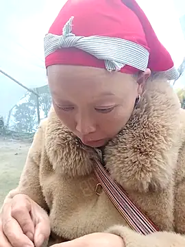 girl-hot2x online show from February 18, 9:41 am