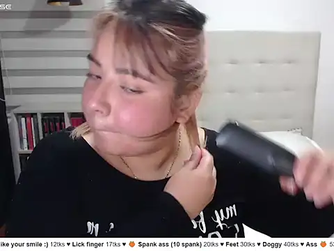 YiniBelle online show from April 15, 4:02 am