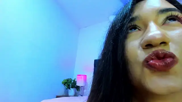 VictoriaRouge  online show from April 6, 2:22 am