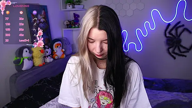 Emmie shy online show from April 10, 8:48 pm