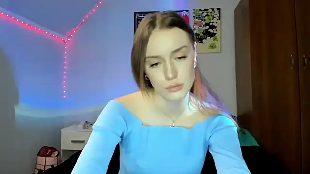 tinyglow online show from March 25, 11:07 pm