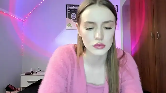 tinyglow online show from April 14, 9:48 pm