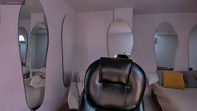 SophieLanne online show from March 8, 3:43 am