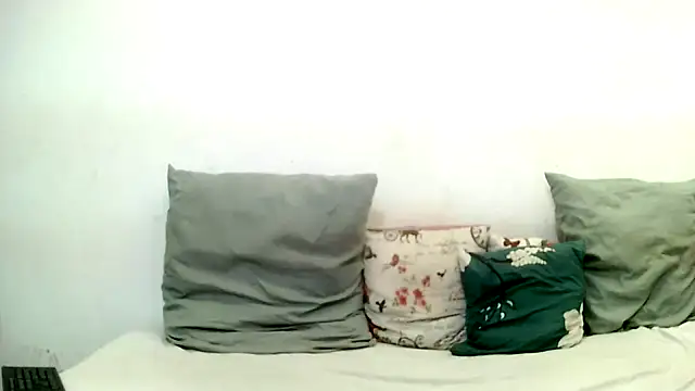 BrunetteNaomi8 online show from May 8, 10:29 am