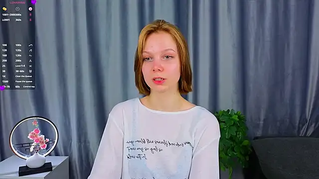 UmbraVelour online show from March 6, 2:01 pm