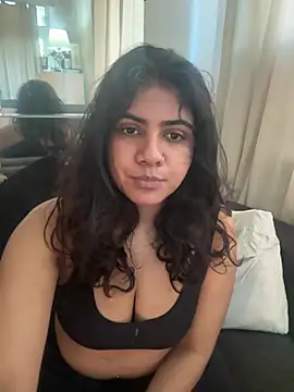 TiaBella  online show from February 25, 3:10 pm