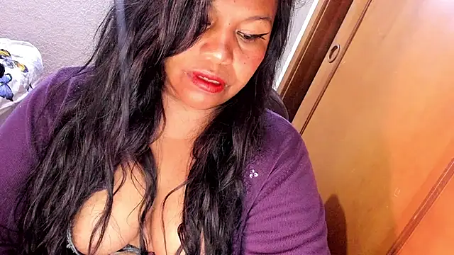 ebonycamelia online show from May 26, 11:59 pm